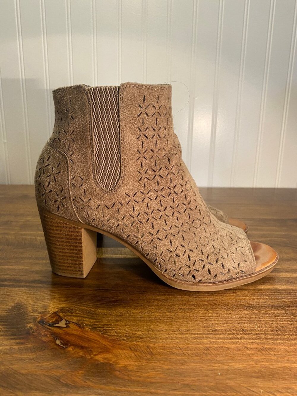 ROCK & CANDY by Zigi - Taupe Peep Toe Block Heel Ankle Booties - Size 8.5
